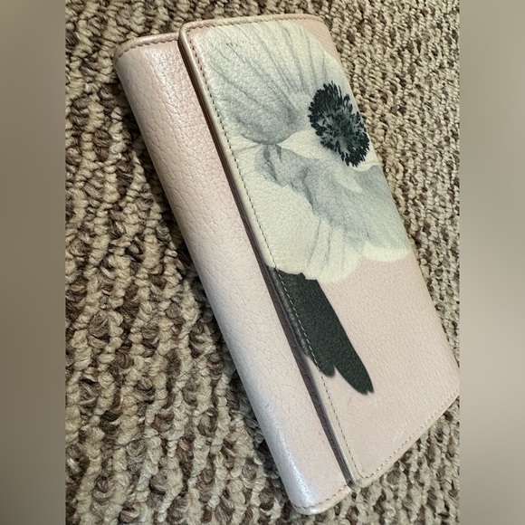 Authenticated Dior Diorissimo Voyaguer Leather Wallet With Chain And Charm - Picture 15 of 16